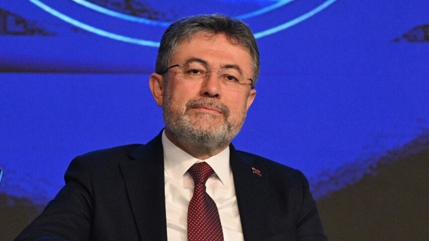 Tarım ve Orman Bakanı İbrahim Yumaklı'nın Türkiye'nin baraj doluluk oranları hakkında açıklama yaptığı bir fotoğraf.