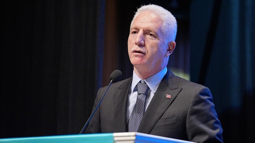 İstanbul Valisi Davut Gül açıklama yaparken