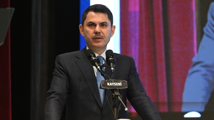 Çevre, Şehircilik ve İklim Değişikliği Bakanı Murat Kurum konuşma yaparken