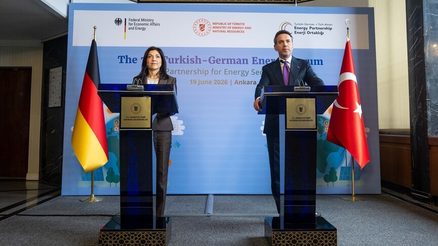 Enerji ve Tabii Kaynaklar Bakanı Alparslan Bayraktar konuşma yaparken
