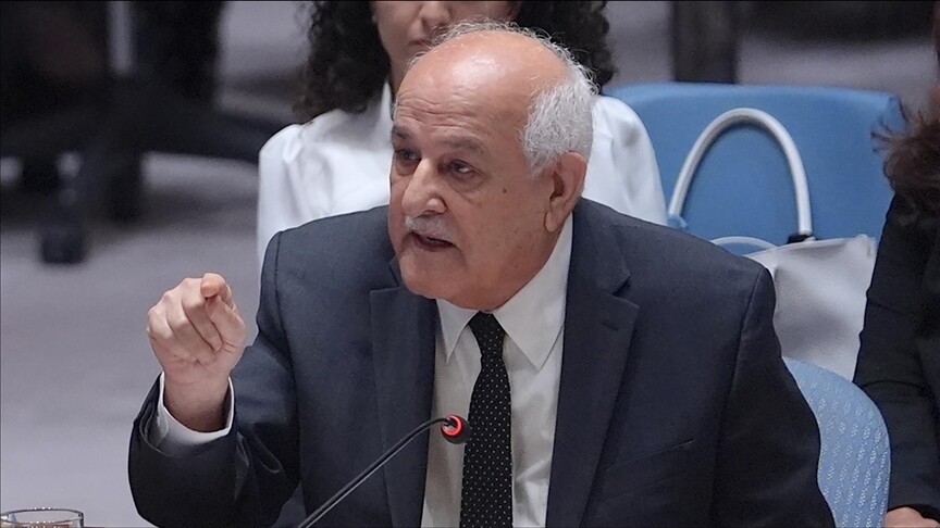 Filistin'in BM Daimi Temsilcisi Riyad Mansur konuşma yaparken