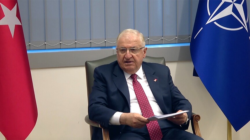 Milli Savunma Bakanı Yaşar Güler konuşma yaparken