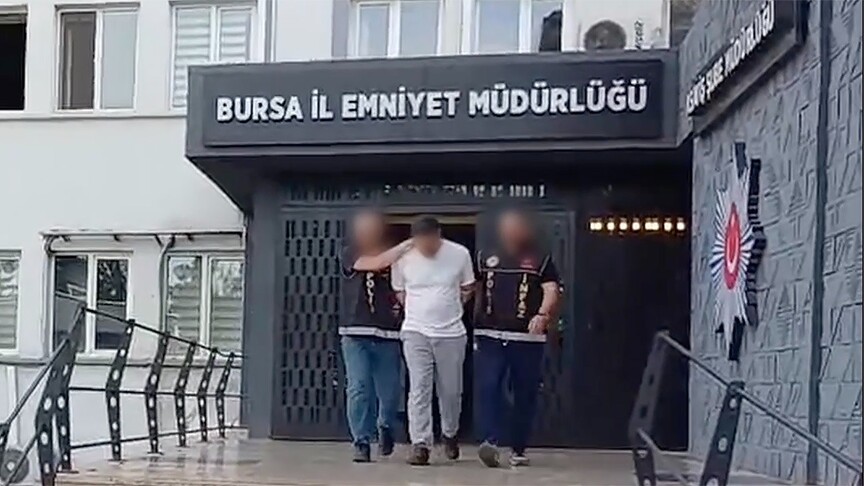 Bursa'da Interpol tarafından kırmızı bültenle aranan firari hükümlünün yakalanmasına ilişkin haber.