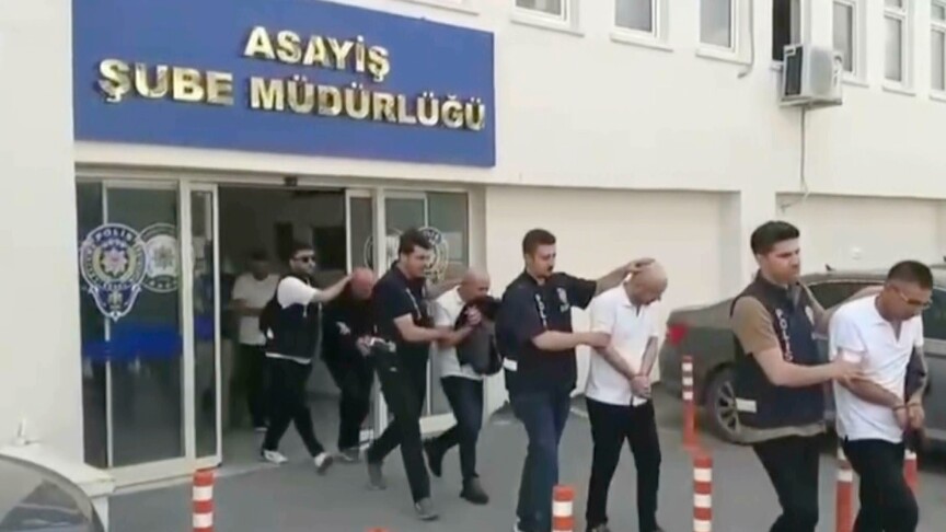 Ankara'da yasa dışı otoparkçılara yönelik gerçekleştirilen operasyonda gözaltına alınan şüpheliler.
