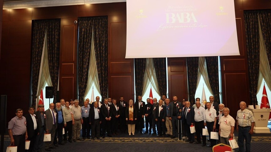 AK Parti Kadın Kolları, Babalar Günü dolayısıyla şehit babalarını ve gazileri ağırlıyor.