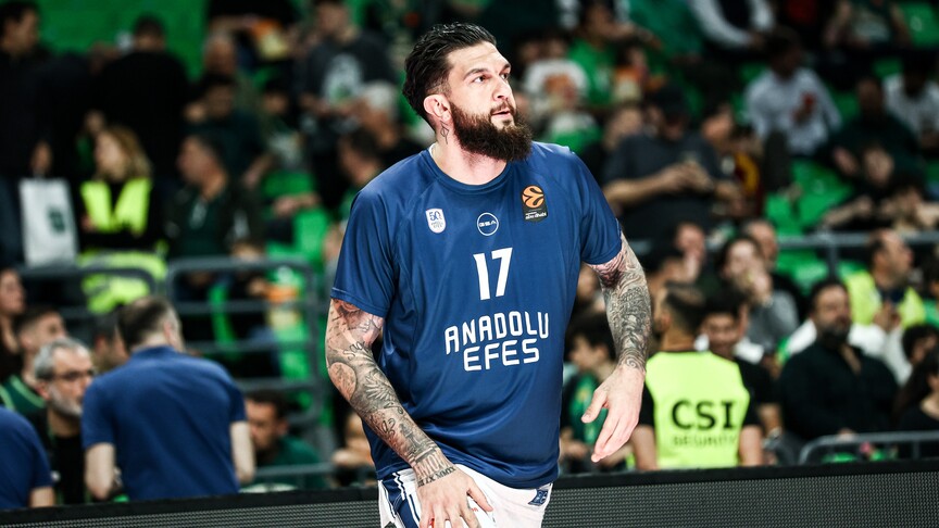 Anadolu Efes Basketbol Takımı oyuncusu Vincent Poirier