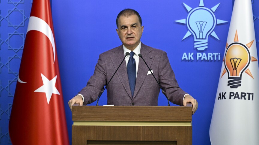 AK Parti Sözcüsü Ömer Çelik açıklama yaparken