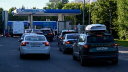 Rusya'nın Omsk ve Saratov bölgelerinde benzin satışına kısıtlama getirildi