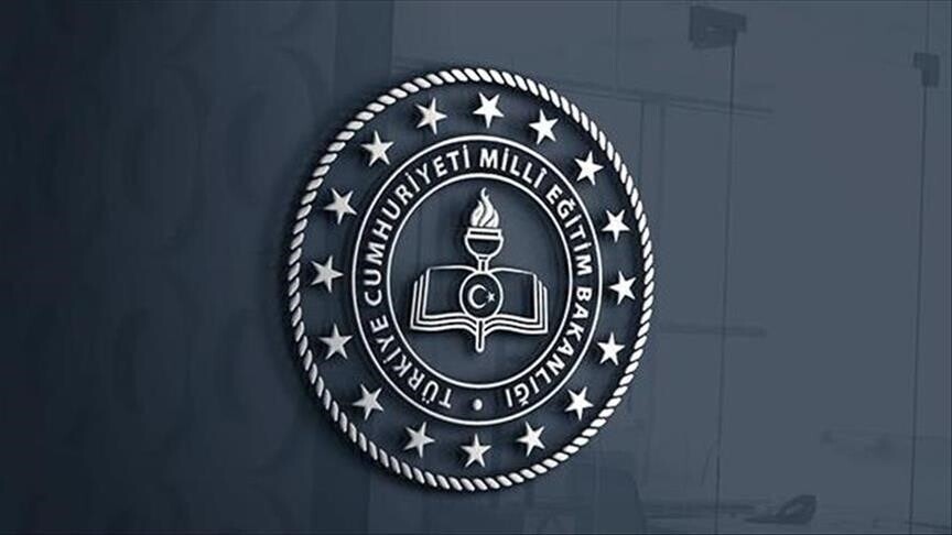 Milli Eğitim Bakanlığı logosu ve iklim değişikliği ile ilgili görseller.