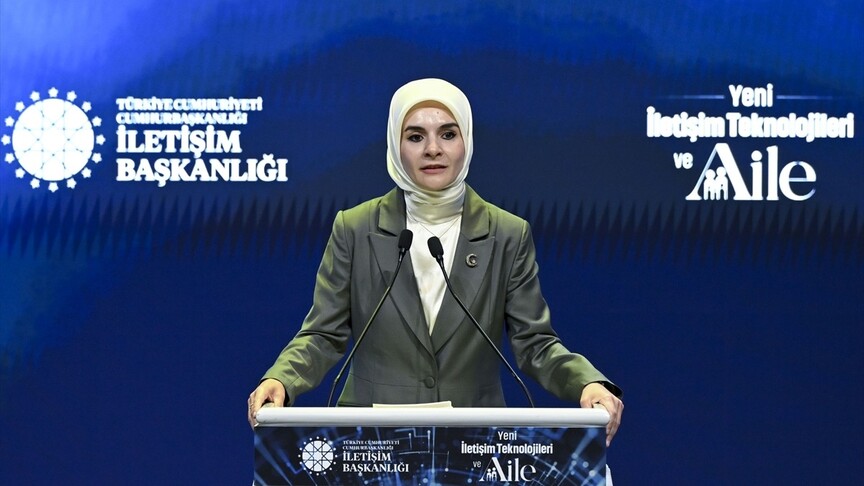 Aile ve Sosyal Hizmetler Bakanı Mahinur Özdemir Göktaş konuşma yaparken