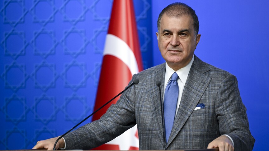 AK Parti Sözcüsü Ömer Çelik basın toplantısında konuşuyor