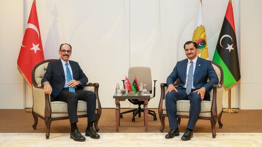 MİT Başkanı İbrahim Kalın ve Libya Ulusal Ordusu Genel Komutan Yardımcısı Orgeneral Saddam Hafter'in Libya'da bir araya geldiği görüşmeye ait görsel.