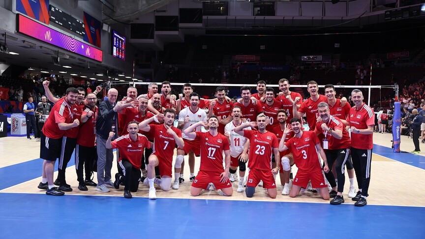 A Milli Erkek Voleybol Takımı oyuncuları sahada mücadele ederken
