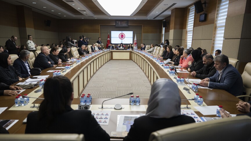 TBMM'de komisyon üyeleri toplantı yaparken