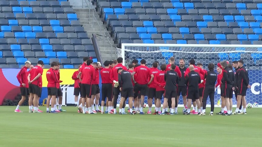 A Milli Futbol Takımı oyuncuları Los Angeles'ta antrenman yapıyor.