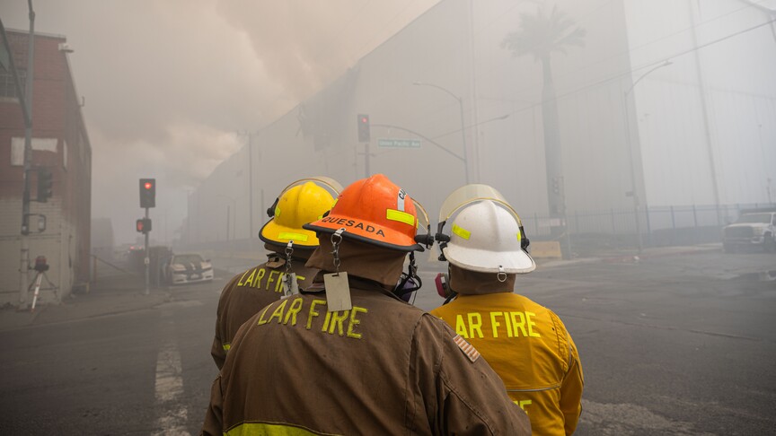 Los Angeles'ta soğuk gıda deposundaki yangın yaklaşık bir haftadır sürüyor