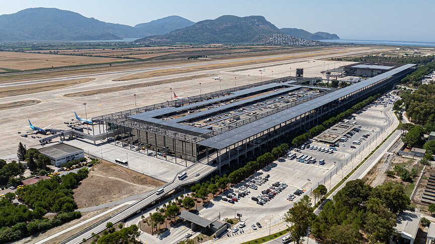 YDA Dalaman Havalimanı terminal binası ve güneş panelleri