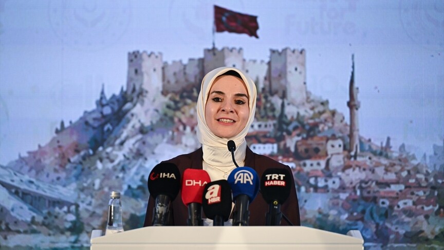 Bakan Göktaş: İslam ülkelerinden genç kadınları ortak bir gelecek fikri etrafında buluşturmaya gayret edeceğiz