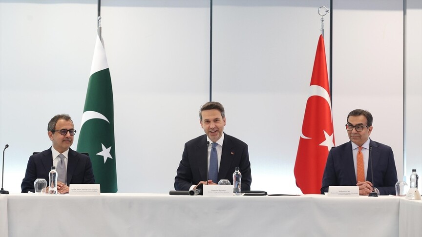 Türkiye ve Pakistan bayrakları
