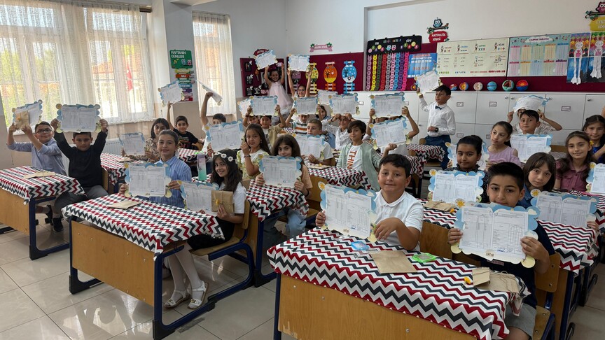 Okullarda karne günü heyecanı