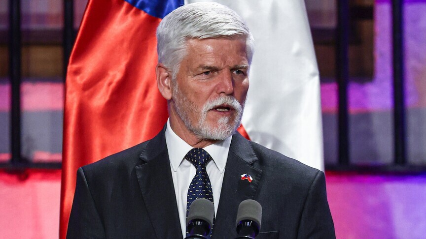 Presidenti çek sfidon qeverinë  thotë se do të udhëheqë delegacionin në samitin e NATO s në Ankara