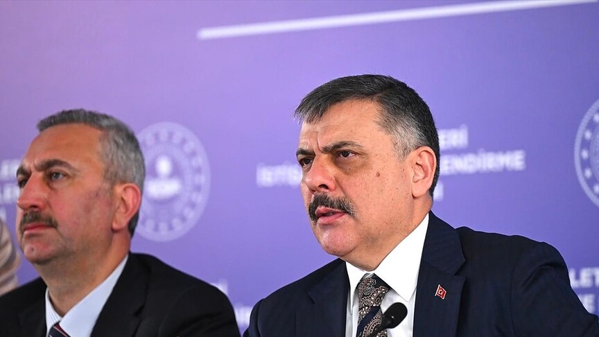 İçişleri Bakanlığı binası önünde Türk bayrağı