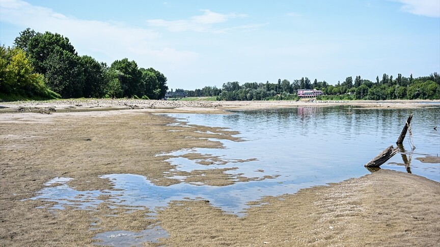 İtalya'da aşırı sıcaklıklar, Po Nehri'nde kuraklığa ve tarımsal üretimde olumsuzluklara yol açıyor