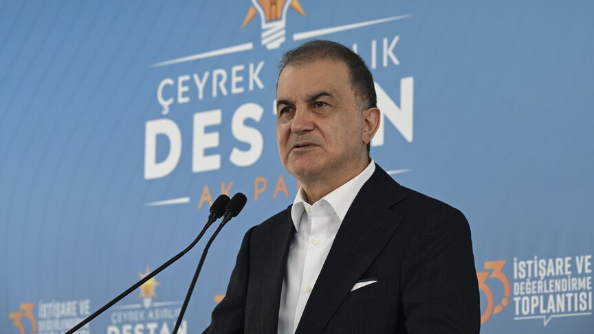 AK Parti Sözcüsü Ömer Çelik açıklama yaparken