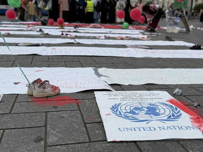 Demonstruesit protestojnë në Amsterdam kundër vrasjes së fëmijëve të Gazës në sulmet izraelite