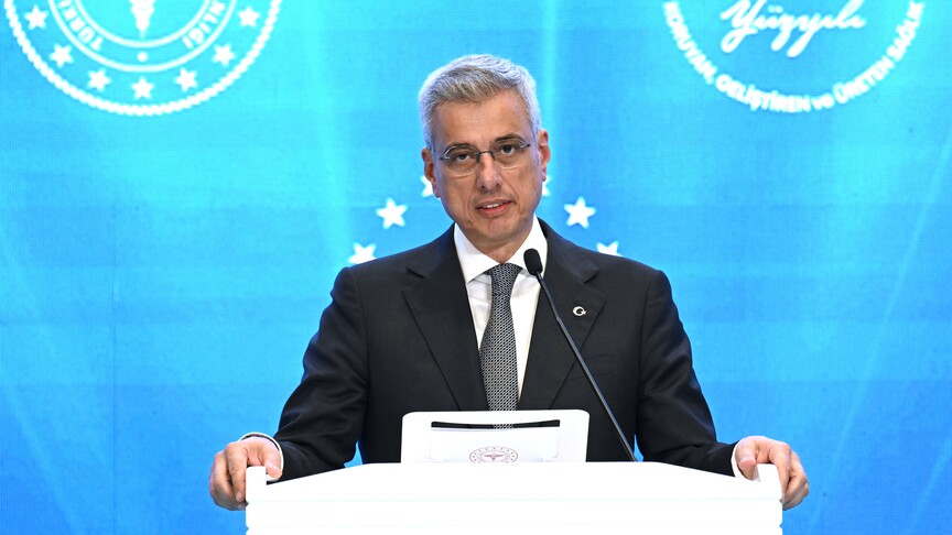 Sağlık Bakanı Kemal Memişoğlu, sağlık teknolojilerinde yerli üretime dair açıklamalarda bulunuyor.