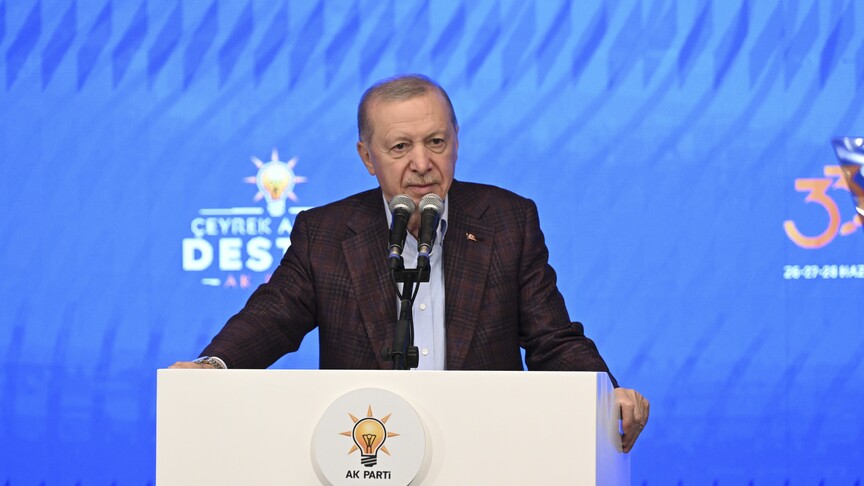 Cumhurbaşkanı Erdoğan AK Parti toplantısında konuşurken