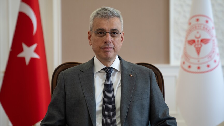Sağlık Bakanı Kemal Memişoğlu açıklama yaparken