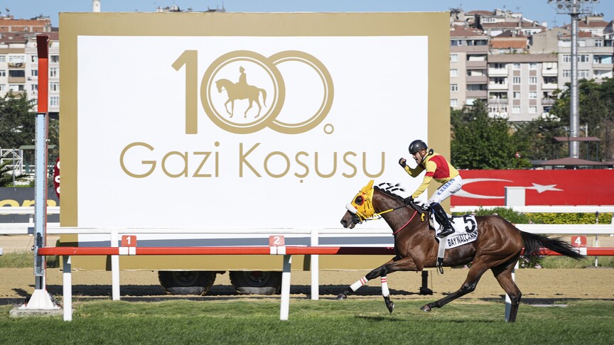 100. Gazi Koşusu'nu jokeyliğini Halis Karataş'ın yaptığı "Bay Nalçakan" kazandı