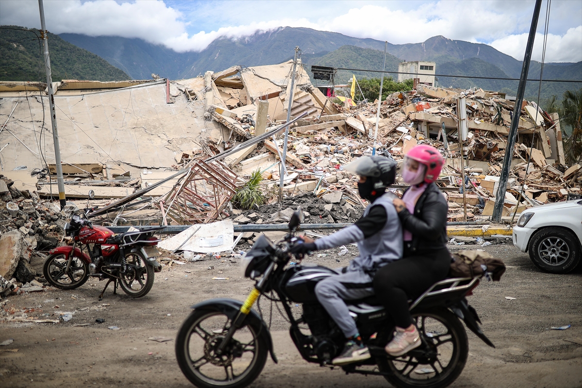 Venezuela’daki depremlerde enkaz yığınına dönen mahalleler felaketin dehşetini gözler önüne seriyor