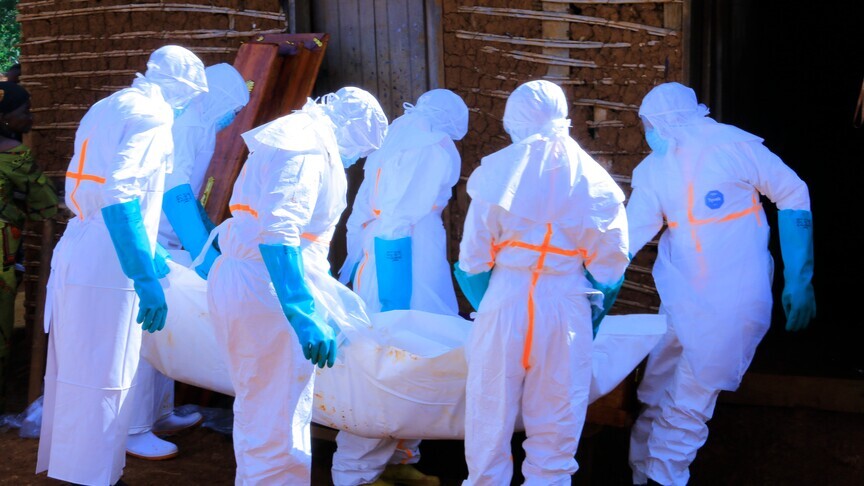RD e Kongos ndalon tubimet masive në kryeqytet dhe 3 provinca për të frenuar epideminë e Ebolës