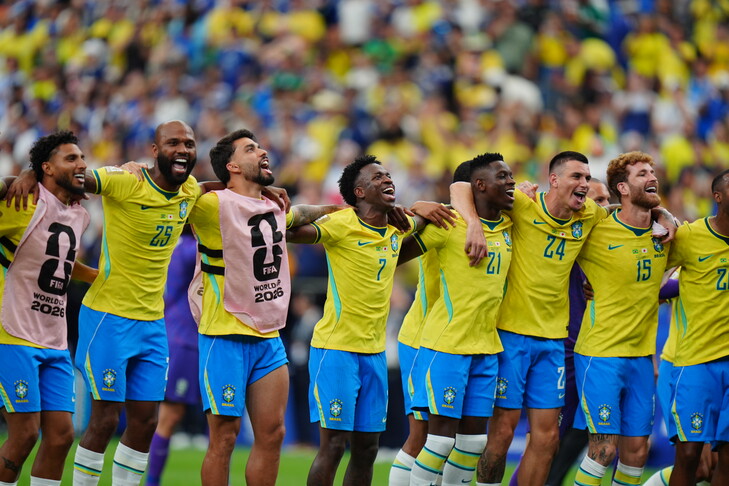 Brazili siguron fitoren në minutën e fundit ndaj Japonisë për t u kualifikuar në një të tetën e finales