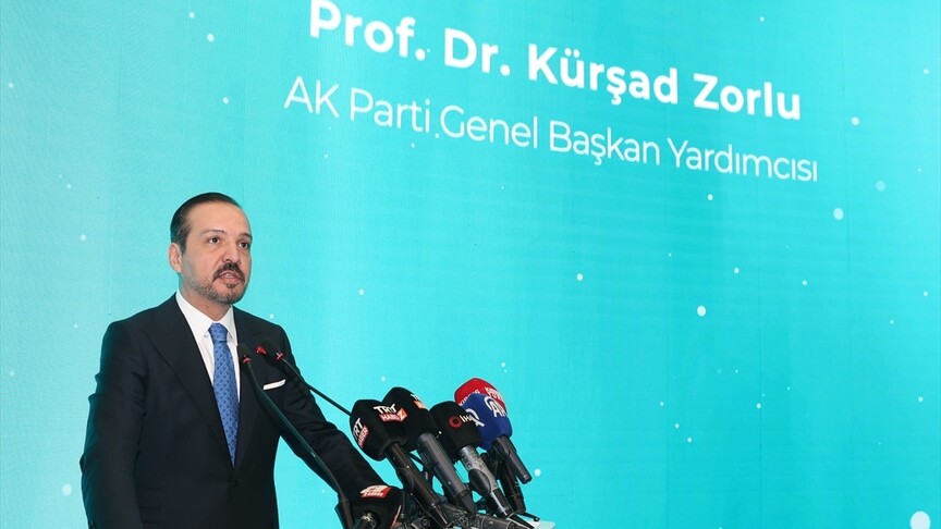 AK Parti Genel Başkan Yardımcısı Ömer İyigün Zorlu konuşma yaparken
