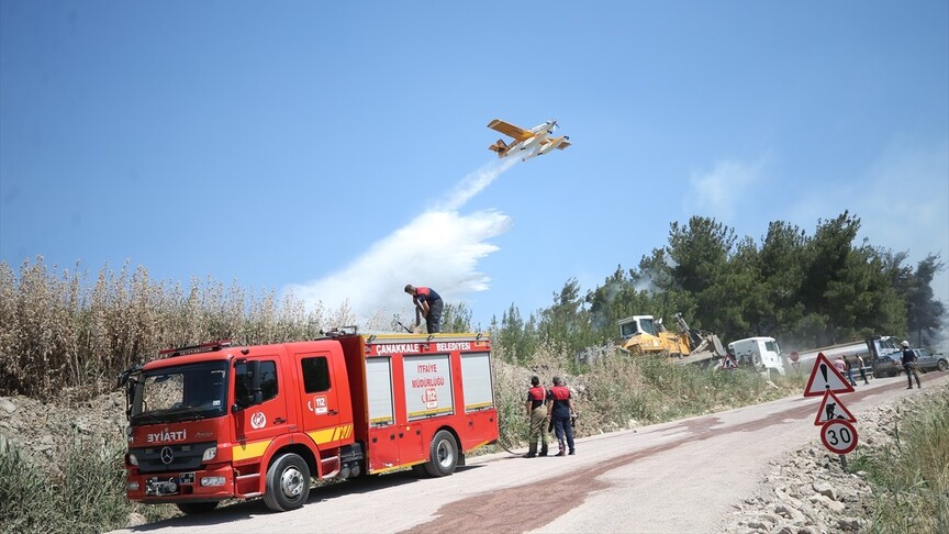 Çanakkale'de orman yangınına müdahale ediliyor