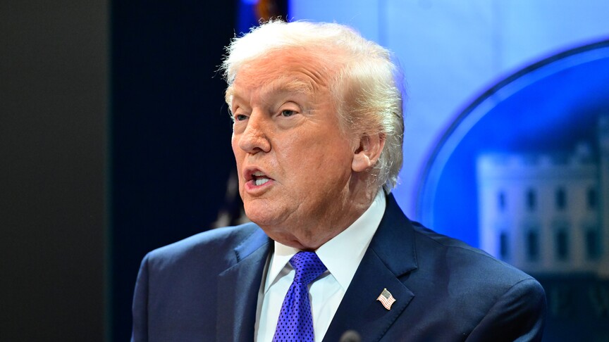 ABD Başkanı Donald Trump konuşma yaparken