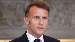Macron, Hürmüz Boğazı'ndan güvenli geçişi sağlamak için Umman ile birlikte çalışacaklarını belirtti