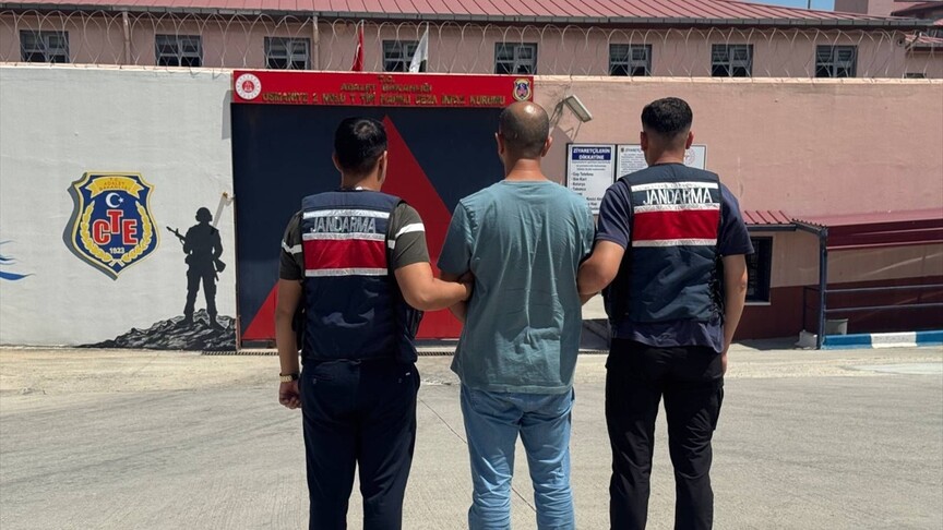 Osmaniye'de düzenlenen operasyon sonrası adliye binası önü