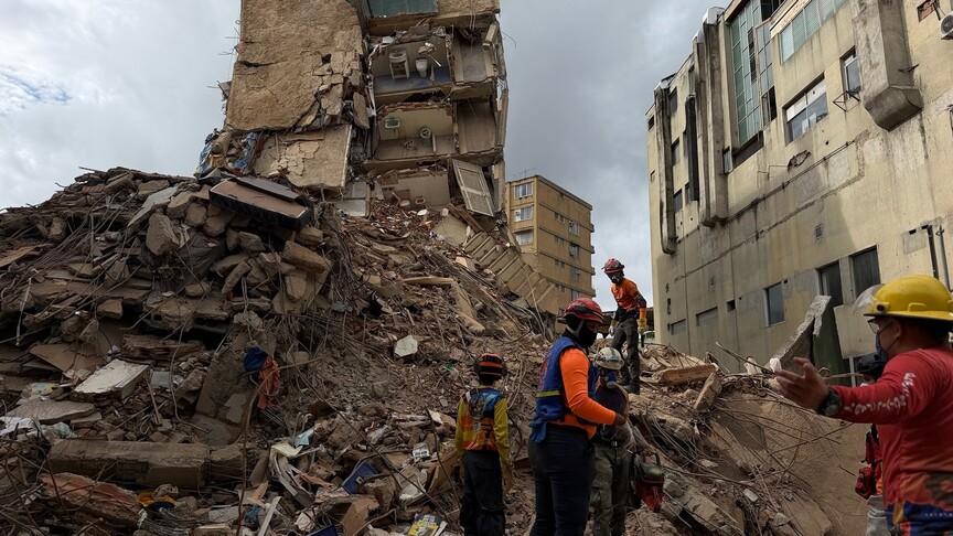Venezuela'da deprem sonrası arama kurtarma çalışmaları