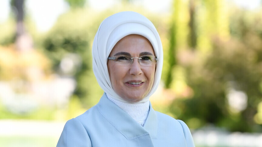 Emine Erdoğan, koruyucu ailelerin gününü kutladı.