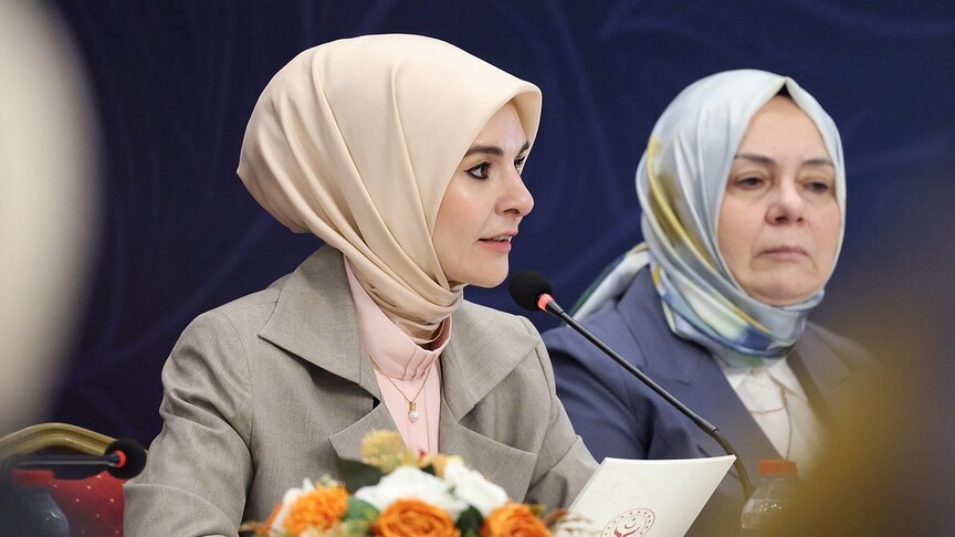 Aile ve Sosyal Hizmetler Bakanı Mahinur Özdemir Göktaş açıklamalarda bulunuyor