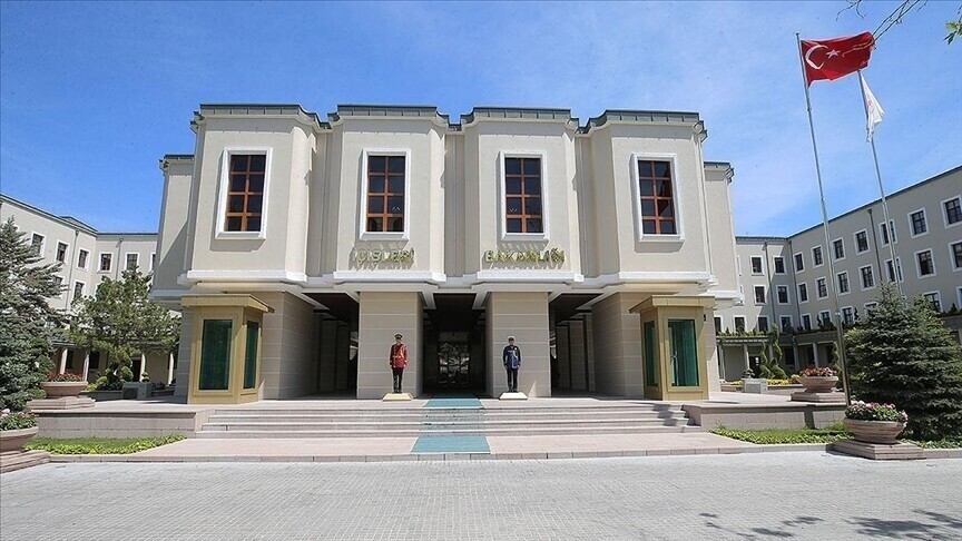 Belediye binaları ve idari süreç görseli