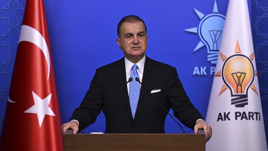 AK Parti Sözcüsü Ömer Çelik açıklama yaparken
