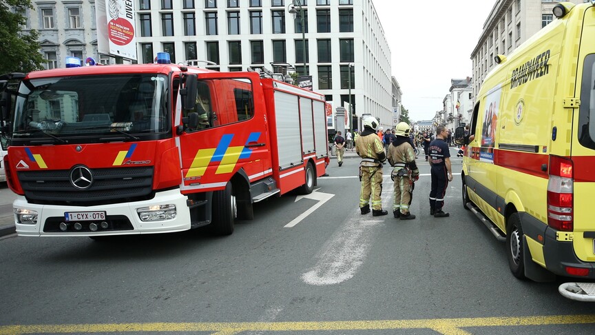 Belçika'nın Anvers kentinde yangın çıkan apartman