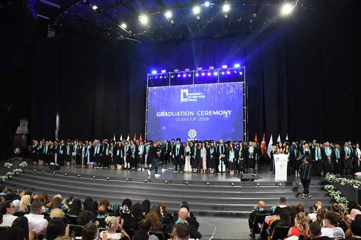 Universiteti i New Yorkut në Tiranë mban ceremoninë e diplomimit