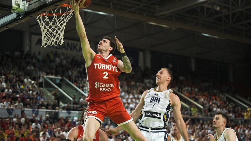 A Milli Erkek Basketbol Takımı oyuncuları maç sırasında.