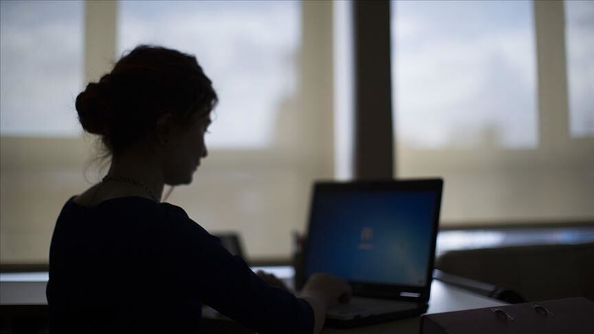 Mbretëria e Bashkuar paralajmëron prindërit për publikimin e fotografive të fëmijëve në internet